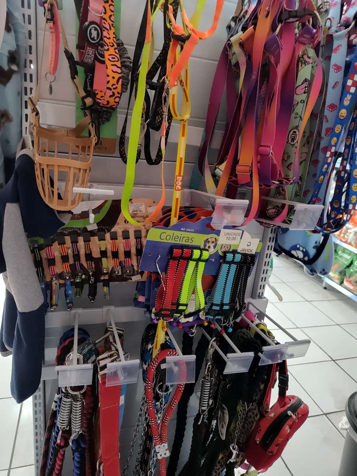 Coleiras, guias e focinheiras à venda